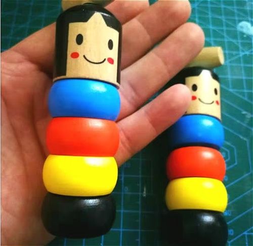 Magic Man – Jucărie din lemn indestructibilă cu ciocan slider