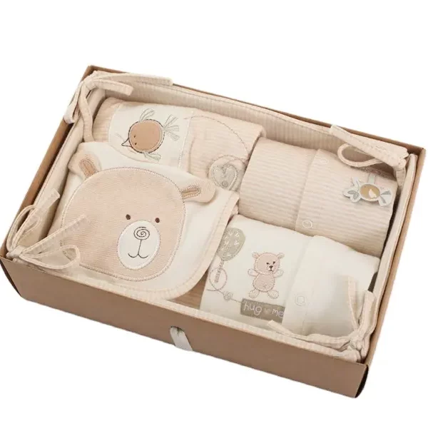 Un set de haine adorabile pentru bebeluși – BABY GIFT SET slider